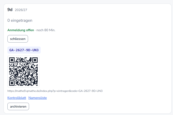Klassenkarte 9d: „Anmeldung offen · noch 80 Min.“, Knopf „schliessen“, Klassencode GA-2627-9D-UN3, QR-Code und die Adresse mathe9.qmathe.de mit dem Code.